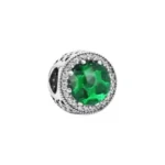 Privjesak za narukvicu okrugli sa zelenim kamenom unutra