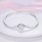 Ženska narukvica od srebra sa kopčom u obliku školjke