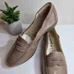 Kožne ženske cipelice, lakirane, boja bež