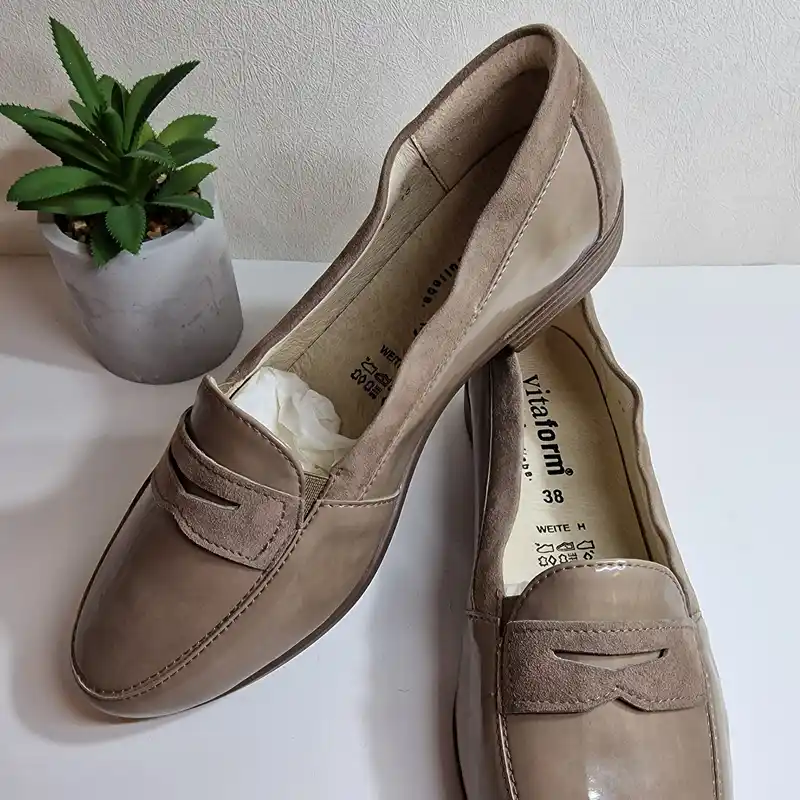 5-17 copy-zenske-tene-patike Kožne ženske cipelice, lakirane, boja bež - Image 1